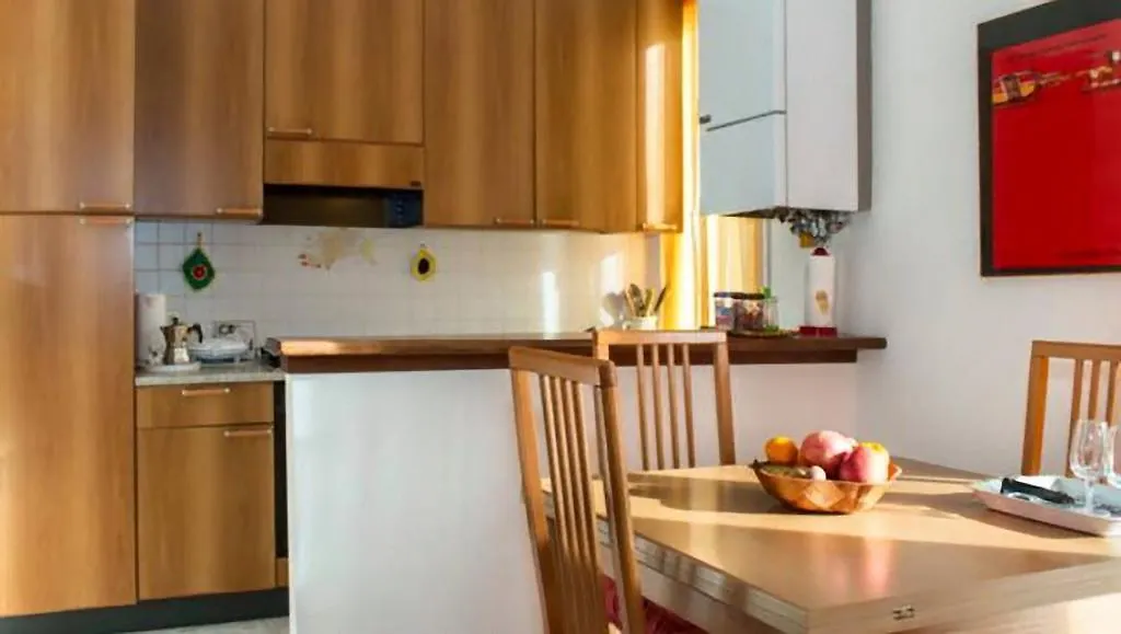 Apartment Appartamenti La Porta Sul Lago Laglio Italy