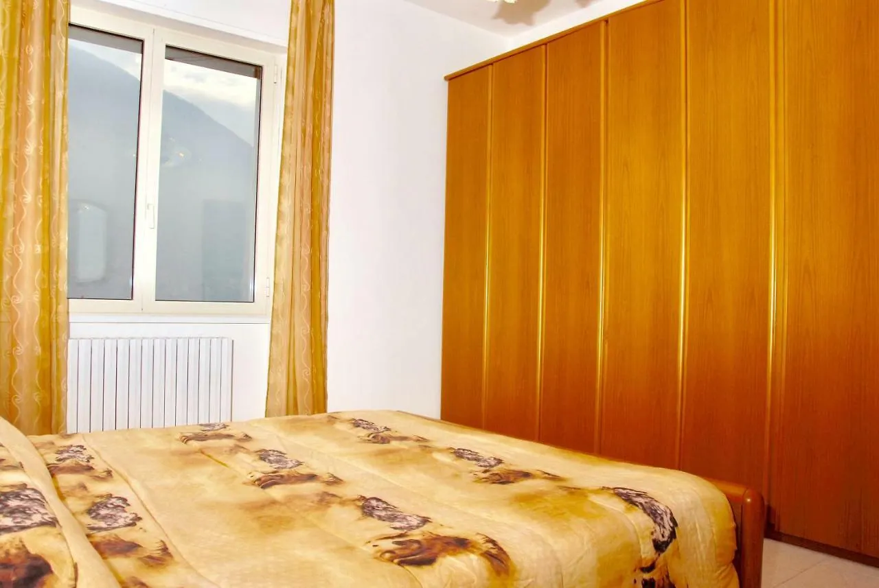 Apartment Appartamenti La Porta Sul Lago Laglio