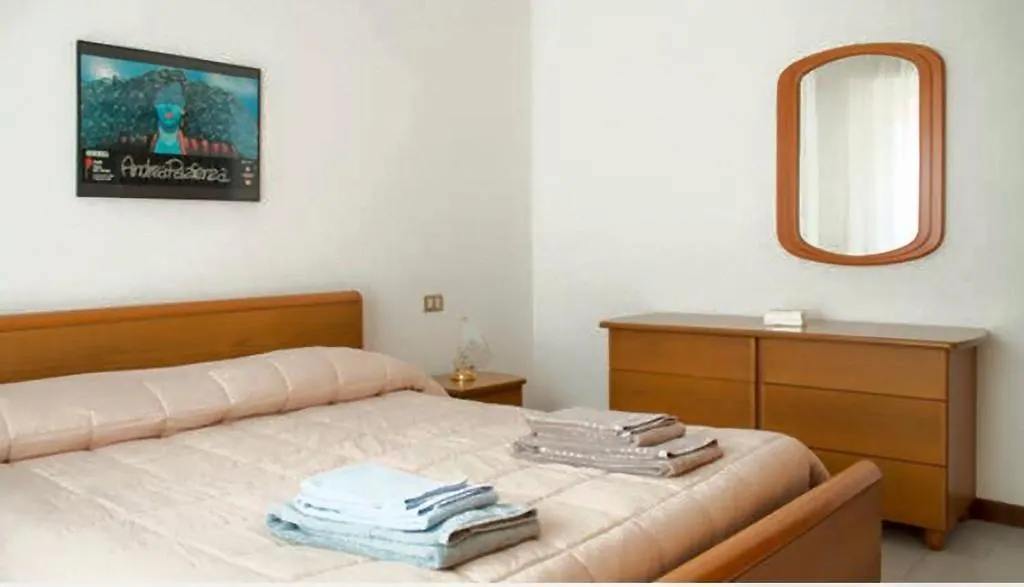 Apartment Appartamenti La Porta Sul Lago Laglio