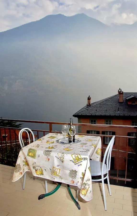 Apartment Appartamenti La Porta Sul Lago Laglio