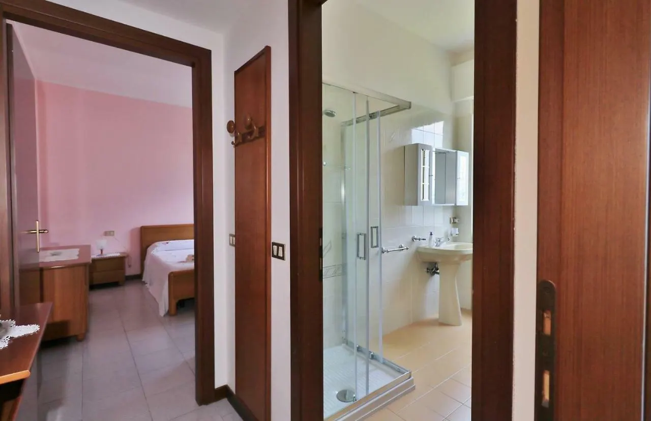 Apartment Appartamenti La Porta Sul Lago Laglio